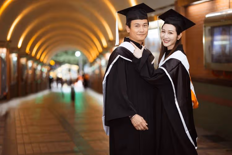 曾莞婷與王振復拿下世新大學碩士學位　同獲傑出表現獎