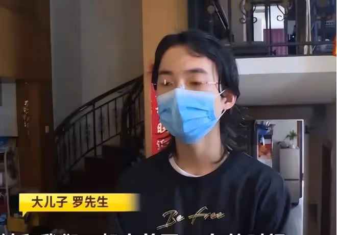 回顧轟動一時的湖南4胞胎:父親去世留47套房,今卻只能輟學在家