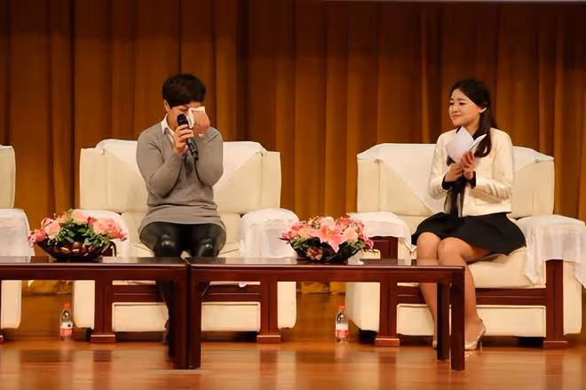 1993年,女會計拿出30元給乞丐做路費,乞丐20年後拿百萬支票報恩