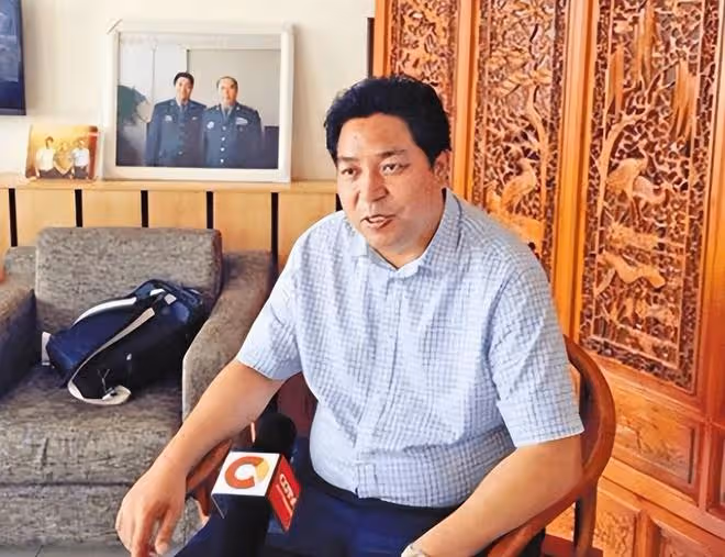 1993年,女會計拿出30元給乞丐做路費,乞丐20年後拿百萬支票報恩