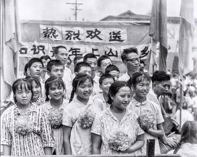 回顧女子為前途拋棄女兒,38年後上電視尋親,女兒的選擇讓人淚目