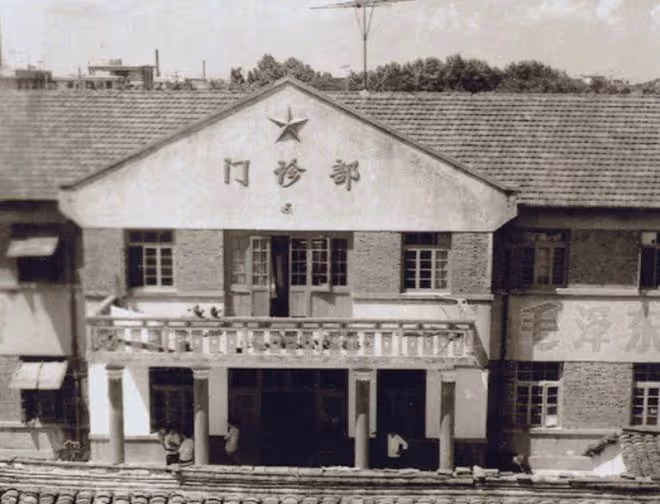 回顧丈夫娶保姆女兒自殺,坐牢18年掃廁所,70歲賺千萬翻身,憑啥