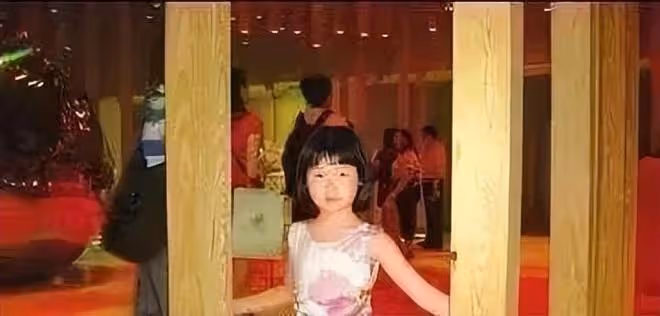 回顧丈夫娶保姆女兒自殺,坐牢18年掃廁所,70歲賺千萬翻身,憑啥