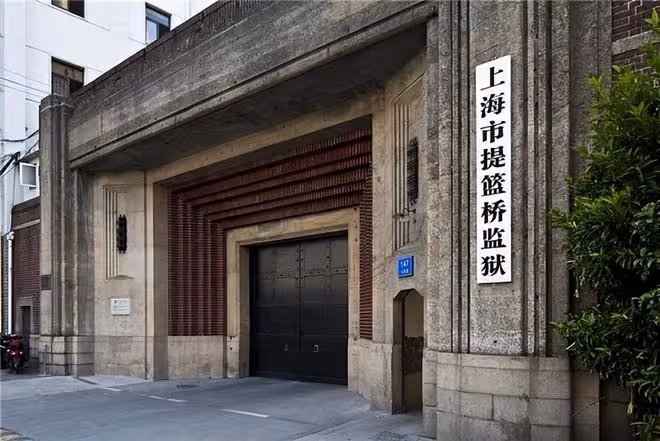 回顧丈夫娶保姆女兒自殺,坐牢18年掃廁所,70歲賺千萬翻身,憑啥