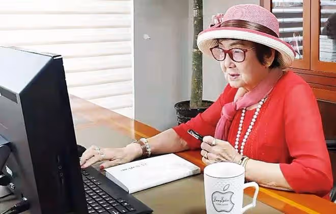 回顧丈夫娶保姆女兒自殺,坐牢18年掃廁所,70歲賺千萬翻身,憑啥