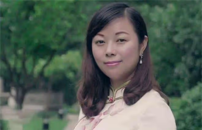 2011年「最美媽媽」用手接住墜樓女孩,10年後,兩家親如一家人!