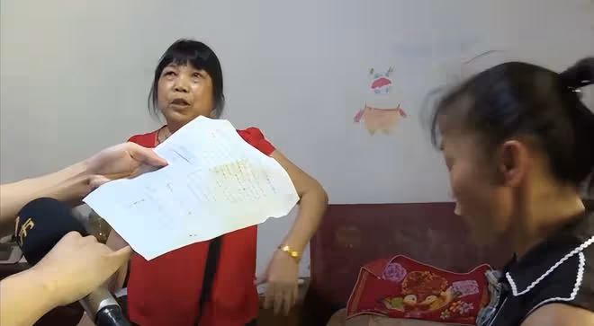 回顧51歲男子和兩任妻子同住,前妻住一樓、現任二樓整天雞飛狗跳