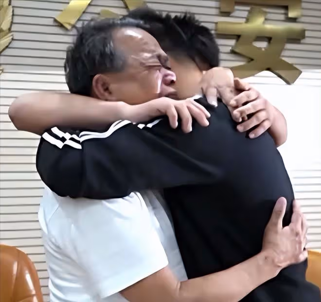 16年廣東男子吃炸生蚝,感覺味道很熟悉,意外找到失散13年的父親