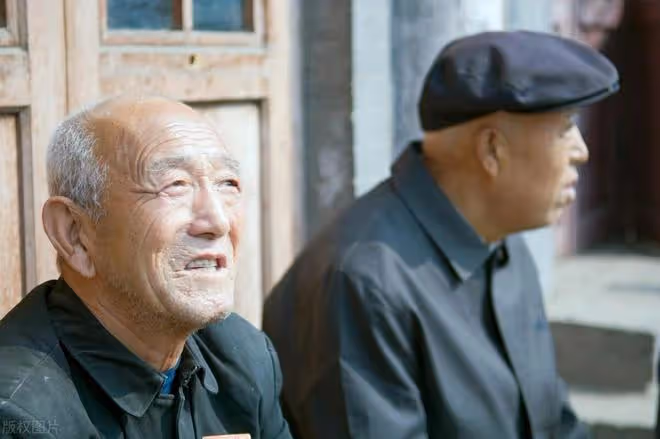 同事的晚年經歷讓我明白:本事再大,退休後都要接受邊緣化的現實