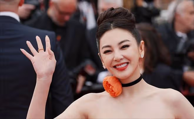 張雨綺在國外終於放開!穿抹胸踩20cm高跟走坎城,身材不輸卡戴珊