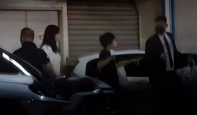 林志玲一家三口首被拍，夫妻私下時髦得像出街，兒子個頭超大真胖