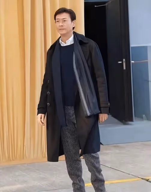 男神禿頭大賞:有人自然衰老依然帥氣,有人發福面目全非