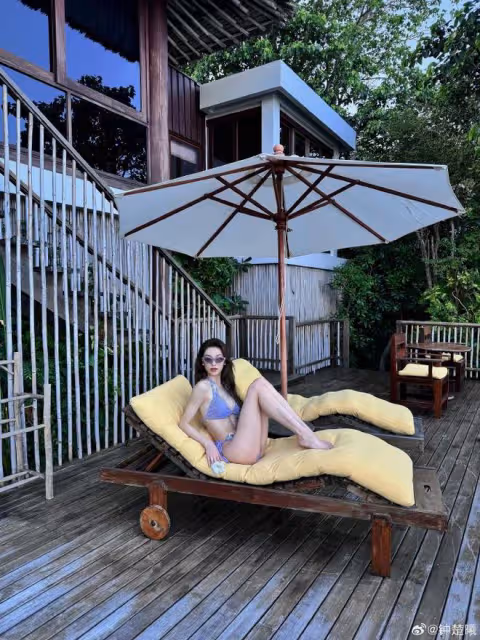 鍾楚曦曬男友視角旅行照,穿比基尼秀身材,曲線完美零贅肉超養眼