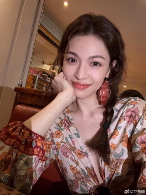 鍾楚曦曬男友視角旅行照,穿比基尼秀身材,曲線完美零贅肉超養眼