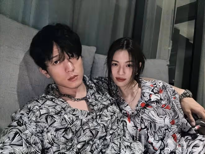 鍾楚曦曬男友視角旅行照,穿比基尼秀身材,曲線完美零贅肉超養眼