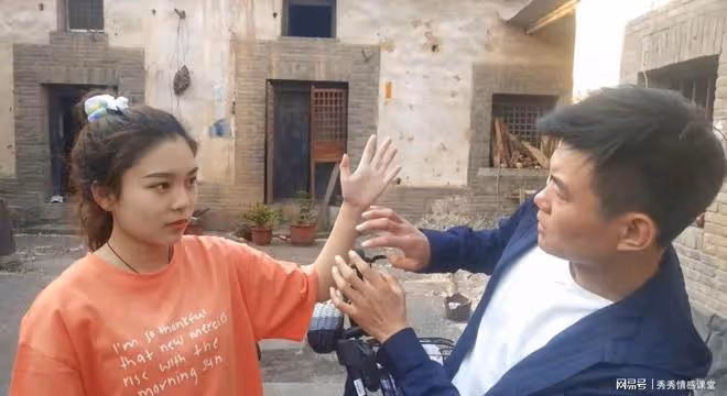 我的訂婚宴上,婆家來了一位不速之客,我和老公差點分了