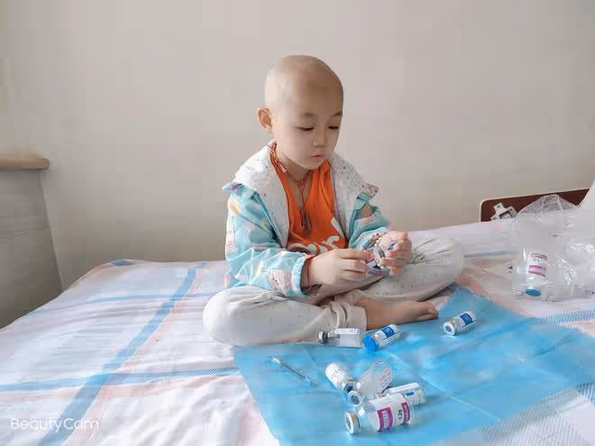 女童反覆低燒確診重病,單親媽媽欲哭無淚,4個姐姐暖心賣糧救娃