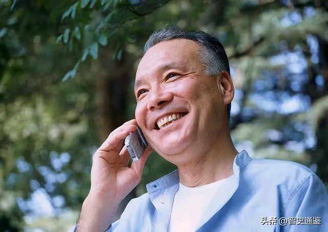 以前我們班感情很好！ 到現在都還「每年辦同學會」持續了幾十年，今年聚餐時間快到了，班長突然在群組裡宣布：「今年開始改成AA制，每人請交1200元！」 我覺得也很合理，沒想到幾個小時後「我再打開群組」傻眼了：人性啊…