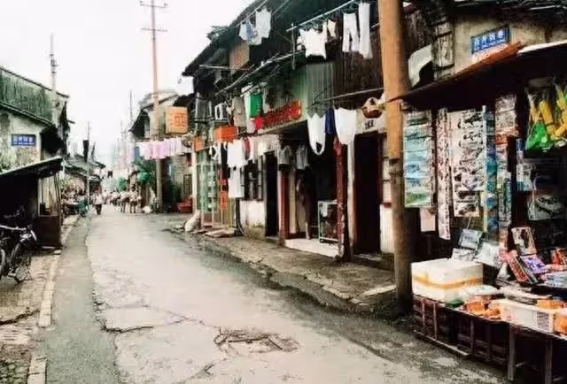 老公每天上班前「婆婆都會跟他要1000塊」，等老公一出門「她就立刻轉手塞給我」！！ 我一直很納悶「直到老公一次員工旅遊」我淚崩醒悟：婆婆在為我鋪後路…😭