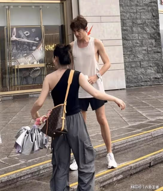 太可怕！36歲林更新減肥上癮，瘦到脫相認不出，腿上全是傷顯病態
