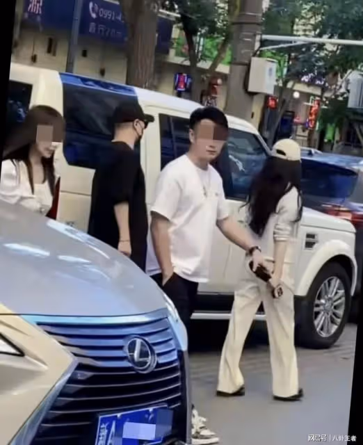 汪峰不配當爹！六一不陪兒女，跑新疆找森林北，毫不避諱街頭示愛
