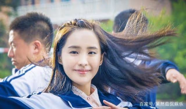佟麗婭稱自己「全班最丑」,本以為是自謙,看合照:什麼神仙班級