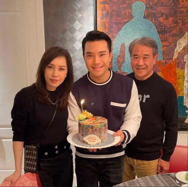 TVB前金牌主持坐私人飛機來內地,繼子是知名藝人,曾創造一年上演580年節目紀錄