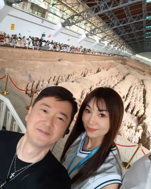 TVB前金牌主持坐私人飛機來內地,繼子是知名藝人,曾創造一年上演580年節目紀錄