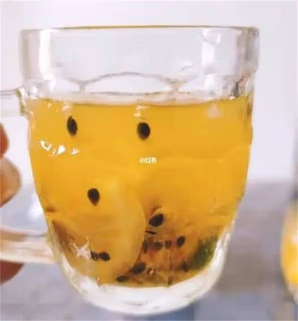 百香果檸檬汁的做法,好吃的冰粉少不了這個料汁,快收藏起來