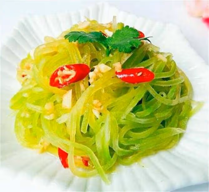 大廚做的涼拌萵筍絲,其實很簡單,口感爽脆,原汁原味就是好吃
