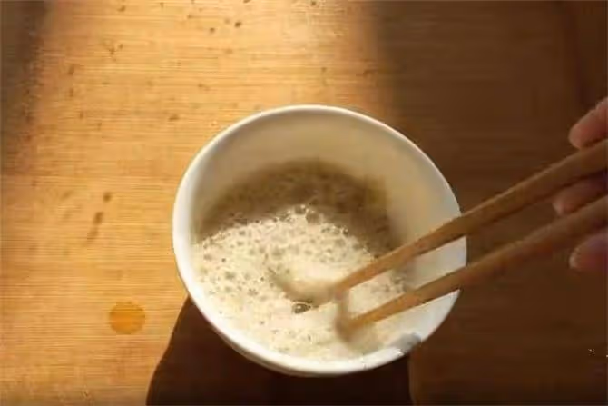 做餅老是又干又硬?試試這個方法,保證個個柔軟筋道,層層分明