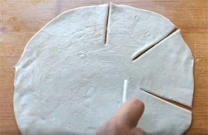 做餅老是又干又硬?試試這個方法,保證個個柔軟筋道,層層分明