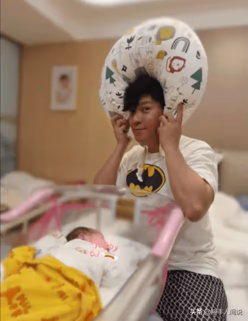 56歲黃子揚兒童節官宣產子喜訊!三婚妻子小20歲,親自伺候月子