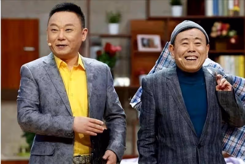 他是國家一級演員,九次登上春晚,為治妻子「皮膚病」傾家蕩產,如今活成這樣