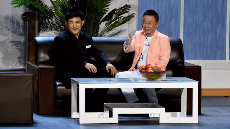 他是國家一級演員,九次登上春晚,為治妻子「皮膚病」傾家蕩產,如今活成這樣