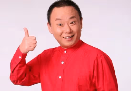 他是國家一級演員,九次登上春晚,為治妻子「皮膚病」傾家蕩產,如今活成這樣