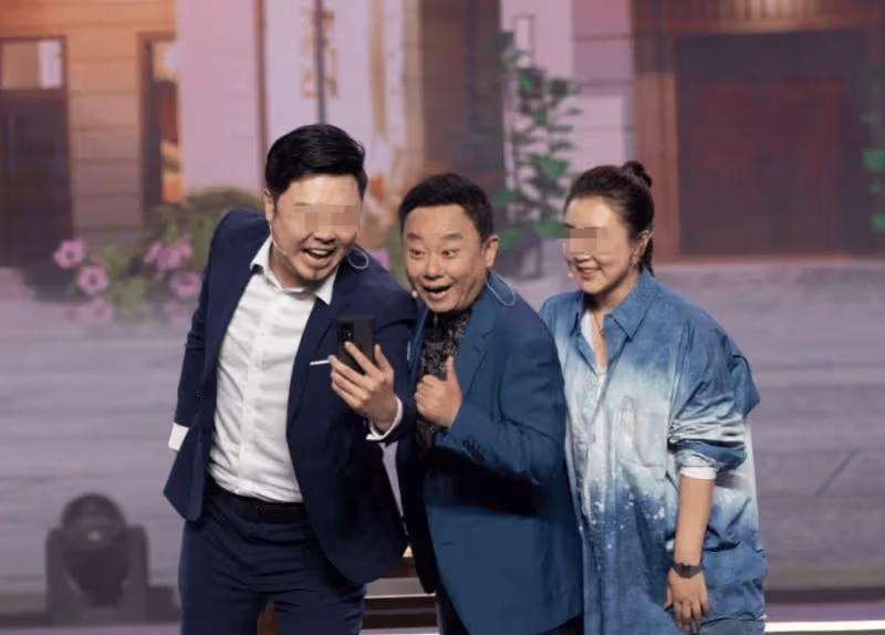 他是國家一級演員,九次登上春晚,為治妻子「皮膚病」傾家蕩產,如今活成這樣