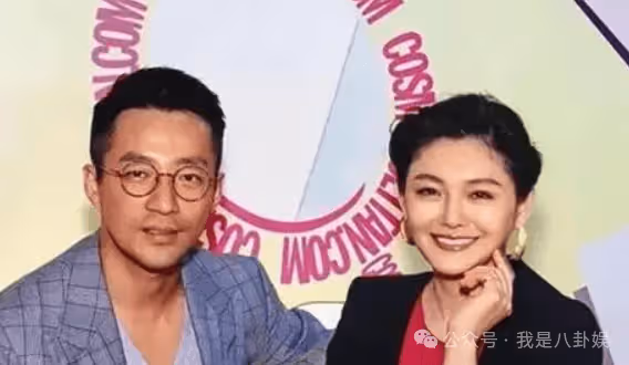具俊曄回韓國與朋友吃路邊攤,笑容滿臉,大S沒有陪伴在身邊