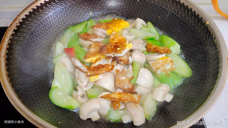 絲瓜和它絕配,低成本大美味!一鍋炒鮮翻天,一口開胃、口口鮮嫩沒對手