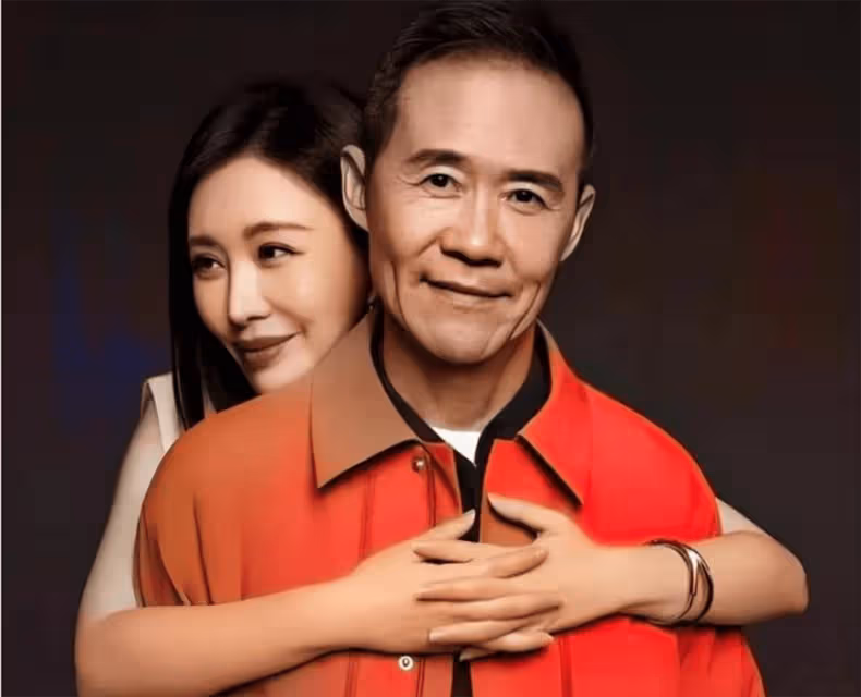 73歲王石退居幕後享受天倫，3歲女兒暴風抽高，田朴珺太寵老王！