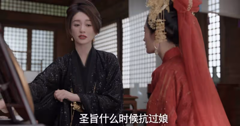 一臉「丫鬟」模樣,卻非要演「第一美人」,全程翻白眼,看著難受