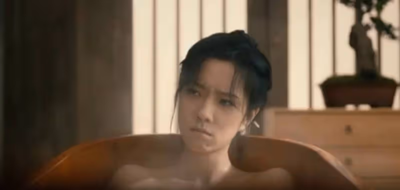 一臉「丫鬟」模樣,卻非要演「第一美人」,全程翻白眼,看著難受