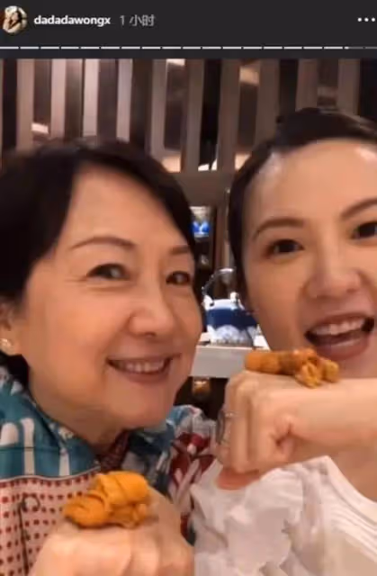 王晶妻子原來這麼美,年近70和長女似同齡,小女兒顏值不輸晶女郎