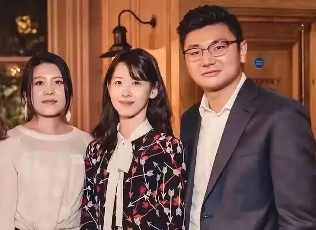 章澤天老太快!現身聚會憔悴得不像話,打扮老成真不像90後