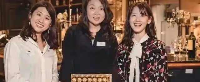 章澤天老太快!現身聚會憔悴得不像話,打扮老成真不像90後