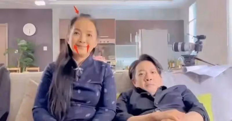 呂麗萍兒子太像張豐毅了!母子同框他太粗糙,她穿旗袍滿肚子贅肉