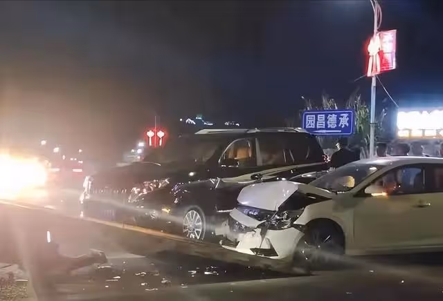 2021年,男子出車禍,妻子拒絕賣房救夫:車禍時他車裡有四個女人