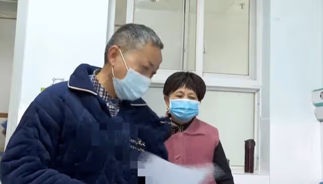 2021年,男子出車禍,妻子拒絕賣房救夫:車禍時他車裡有四個女人