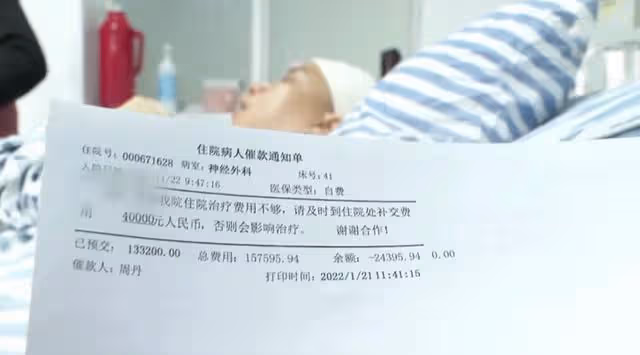 2021年,男子出車禍,妻子拒絕賣房救夫:車禍時他車裡有四個女人