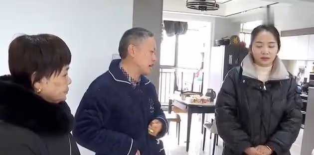 2021年,男子出車禍,妻子拒絕賣房救夫:車禍時他車裡有四個女人
